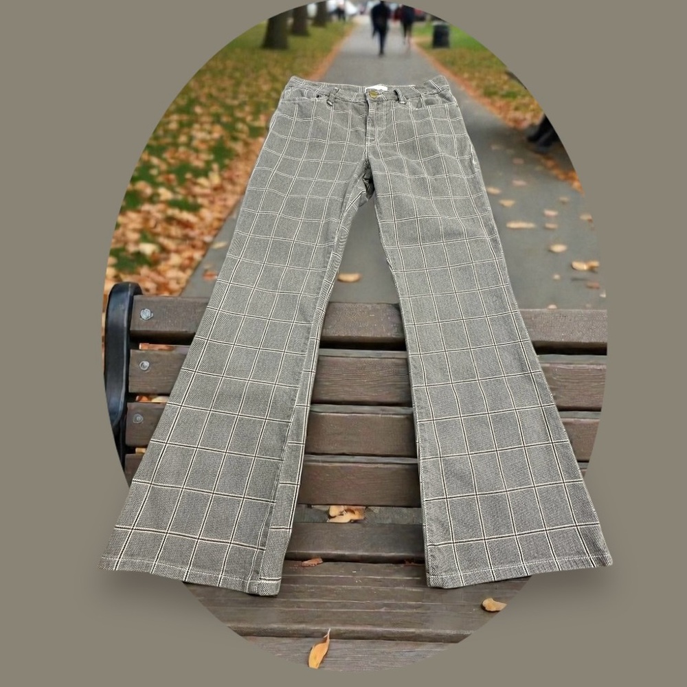 Frame Le Crop Mini Boot Jeans. Grey Plaid. Size: 26